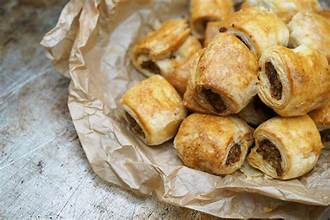 COCKTAIL SAUSAGE ROLLS