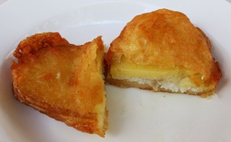 Vetkoek and cheese (small)